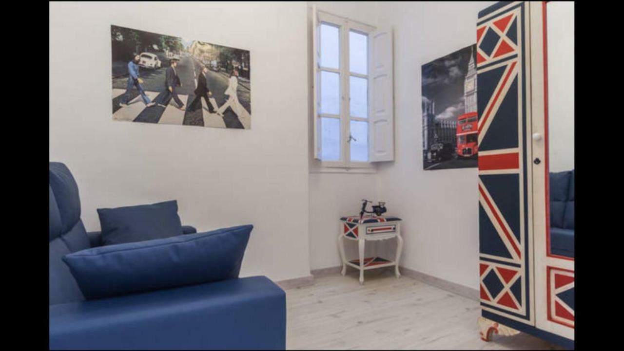 Reina Apartment Valencia Bagian luar foto