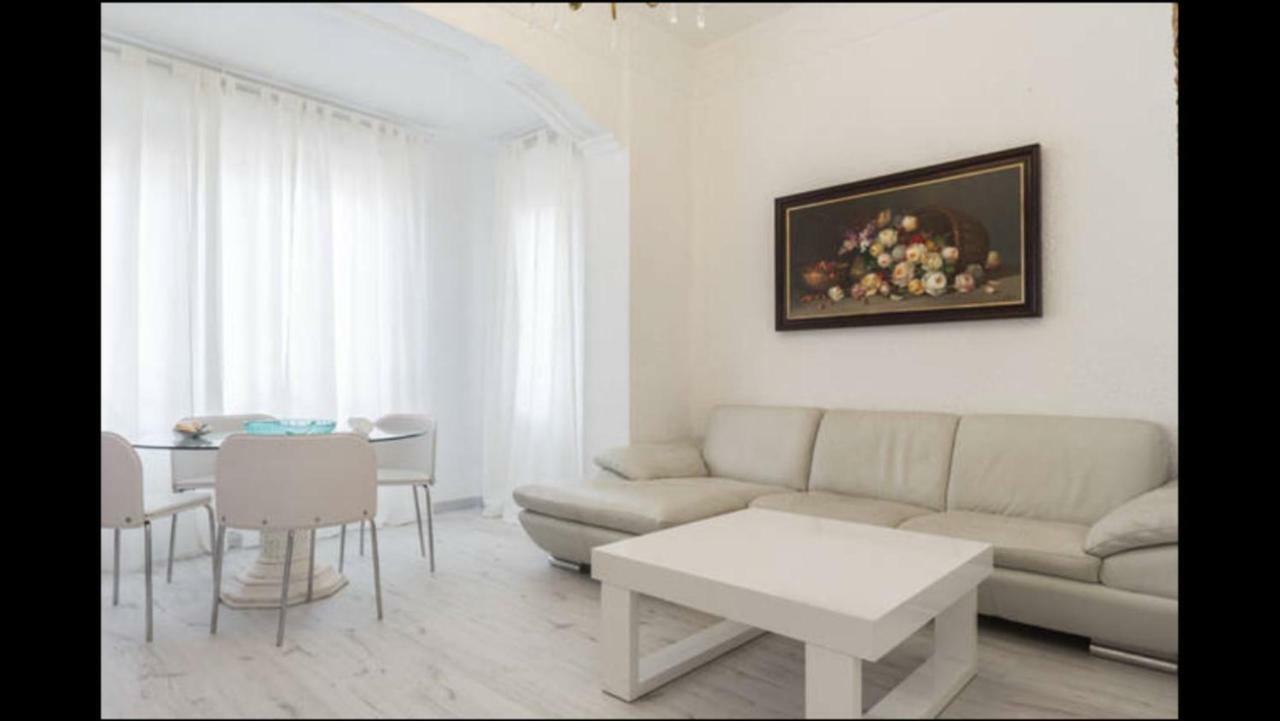 Reina Apartment Valencia Bagian luar foto